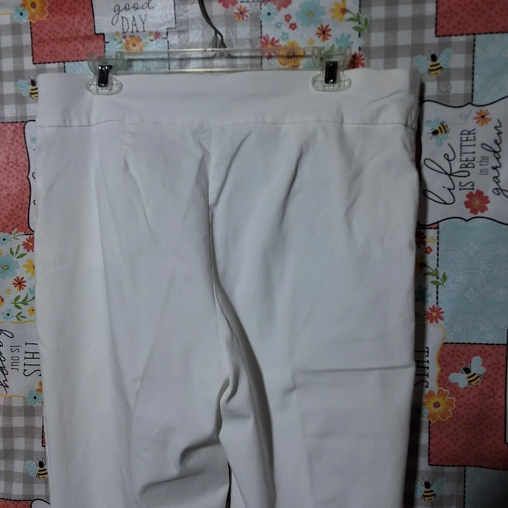 PERFECT STRECH BY CHICO'S WHITE PULL ON PANTS